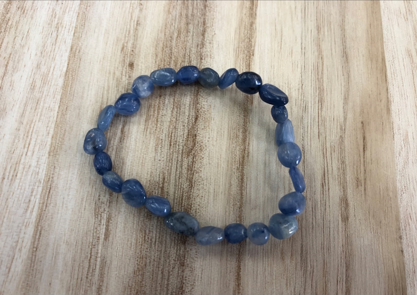 Pulsera cianita forma